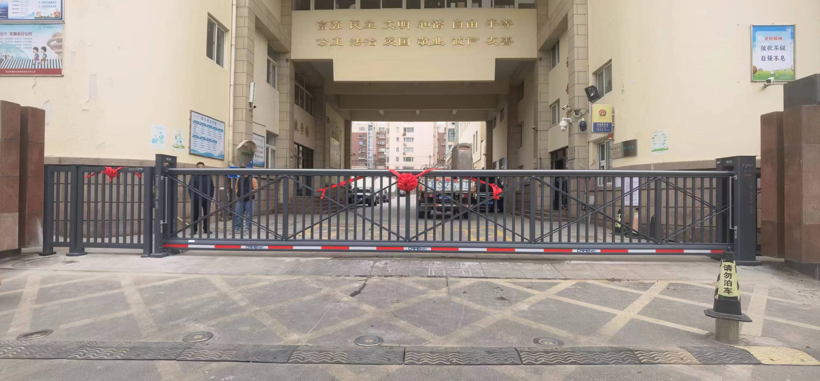 青岛幼儿师范学校悬浮门案例